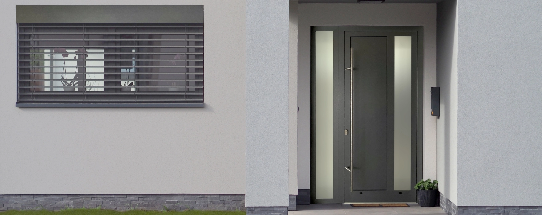 Aluminium entrance doors AKTIV 77 partitioned