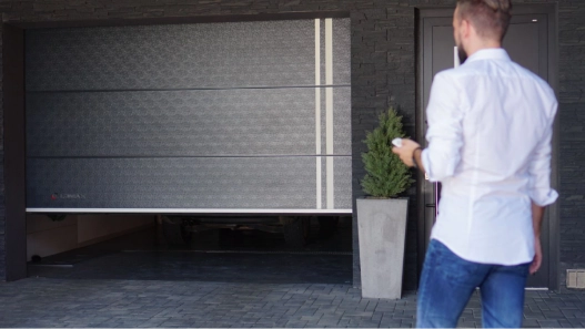 LOMAX Reference – Sectional doors