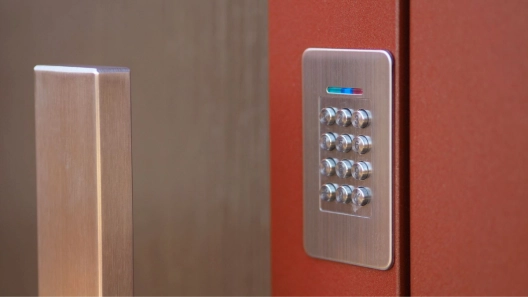 LOMAX Reference – Aluminium entrance doors