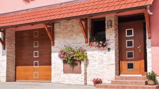 LOMAX Reference – Aluminium entrance doors