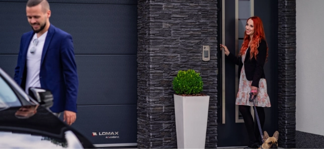 LOMAX Garage door and entrance door 12